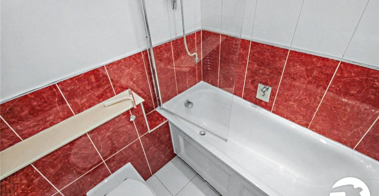 2 bedroom property to rent in Burrage Road | 