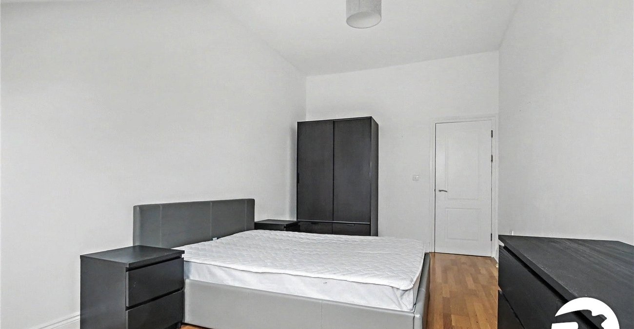 2 bedroom property to rent in Burrage Road | 