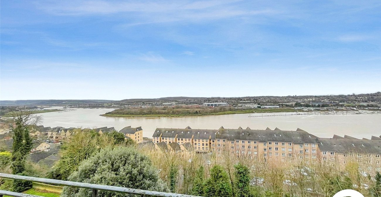 2 bedroom property to rent in Rochester | Robinson Michael & Jackson