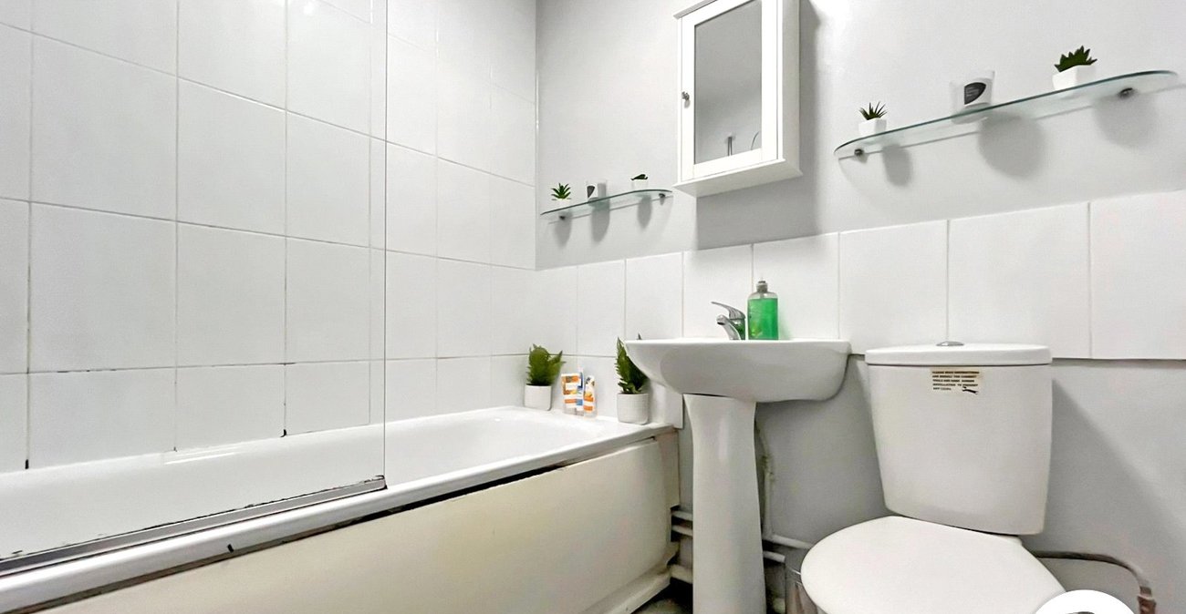 2 bedroom property to rent in Rochester | Robinson Michael & Jackson