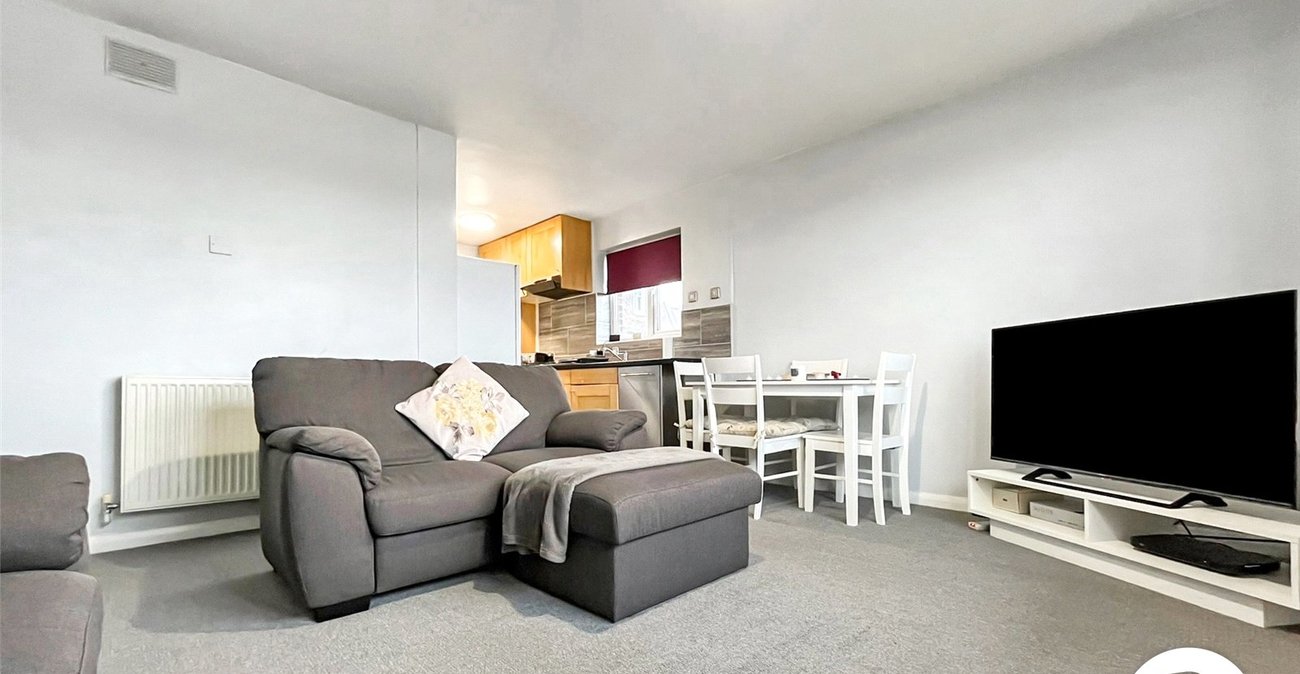 2 bedroom property to rent in Rochester | Robinson Michael & Jackson