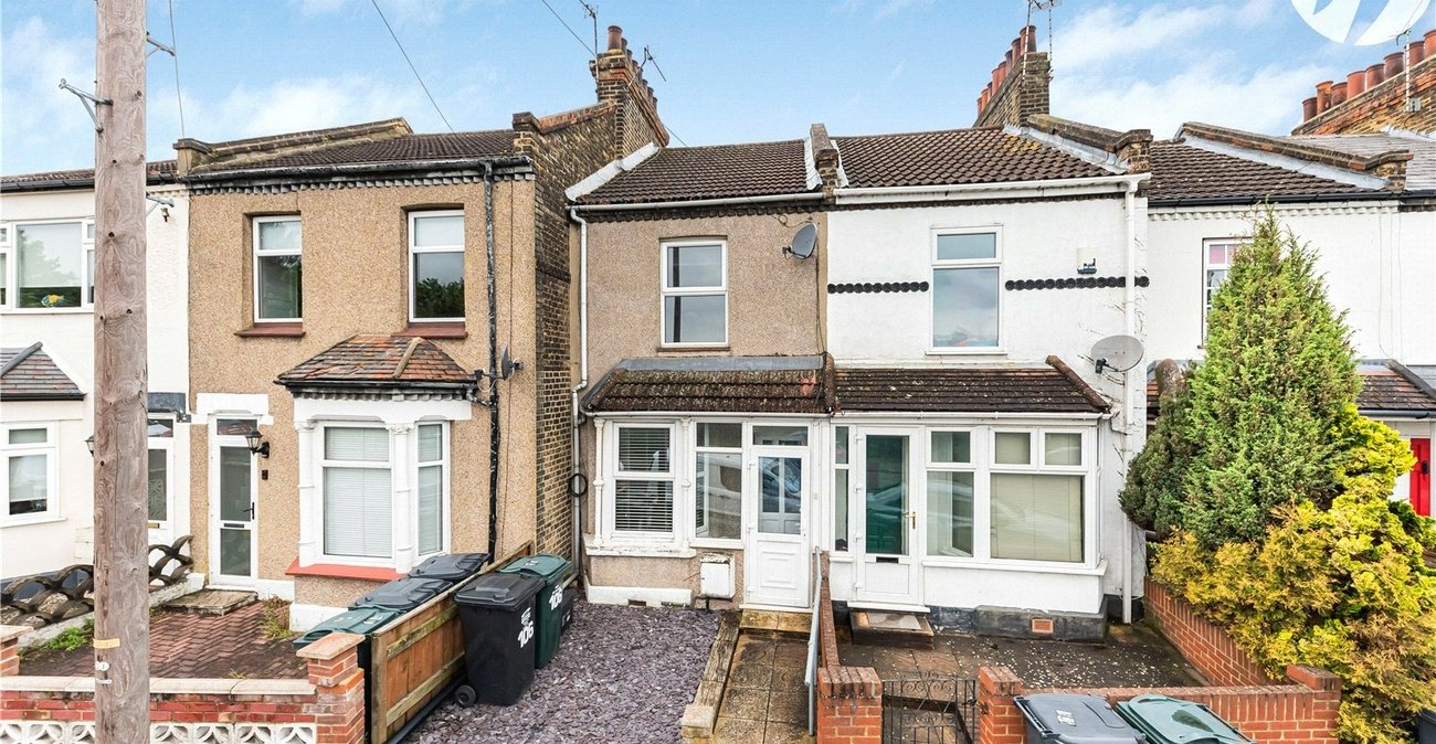 2 bedroom house to rent in Swanscombe | Robinson Michael & Jackson