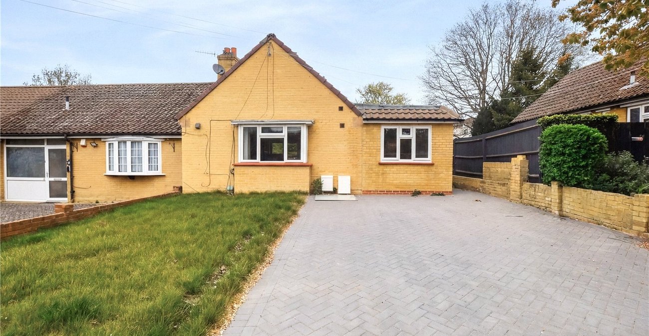 3 bedroom bungalow to rent in Bexley | Robinson Jackson