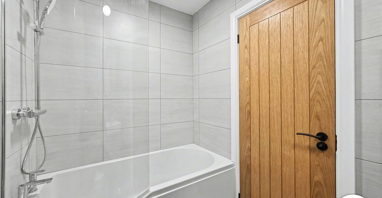 3 bedroom property to rent in The Park | Robinson Jackson