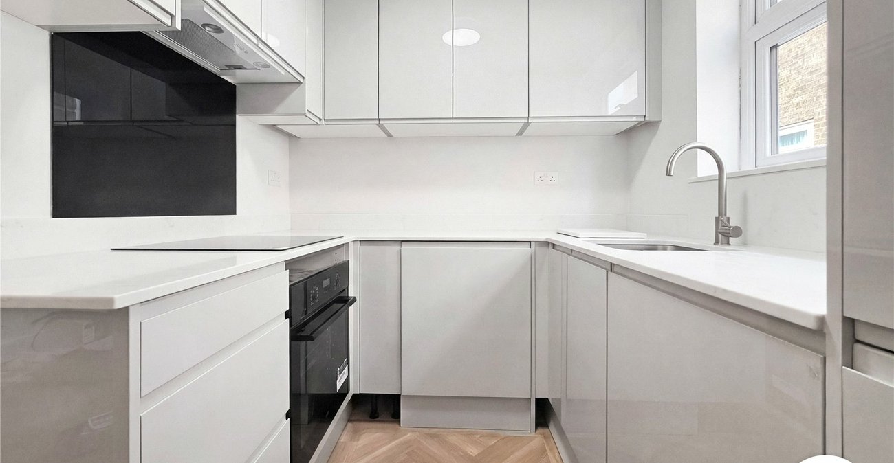 3 bedroom property to rent in The Park | Robinson Jackson