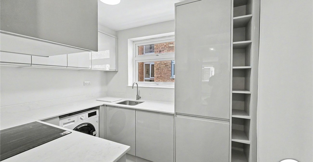 3 bedroom property to rent in The Park | Robinson Jackson