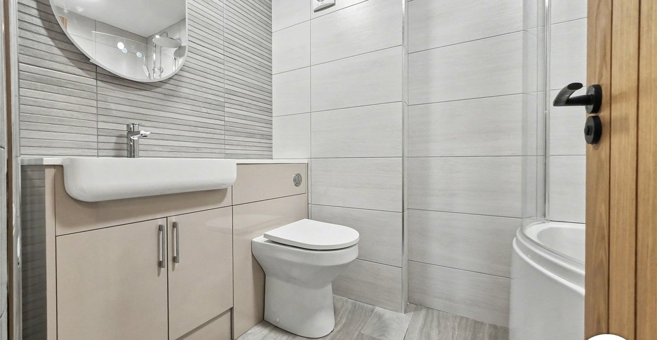 3 bedroom property to rent in The Park | Robinson Jackson