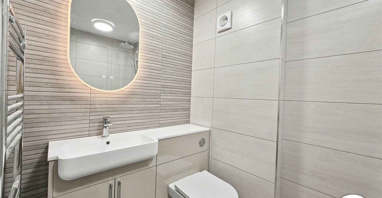 3 bedroom property to rent in The Park | Robinson Jackson