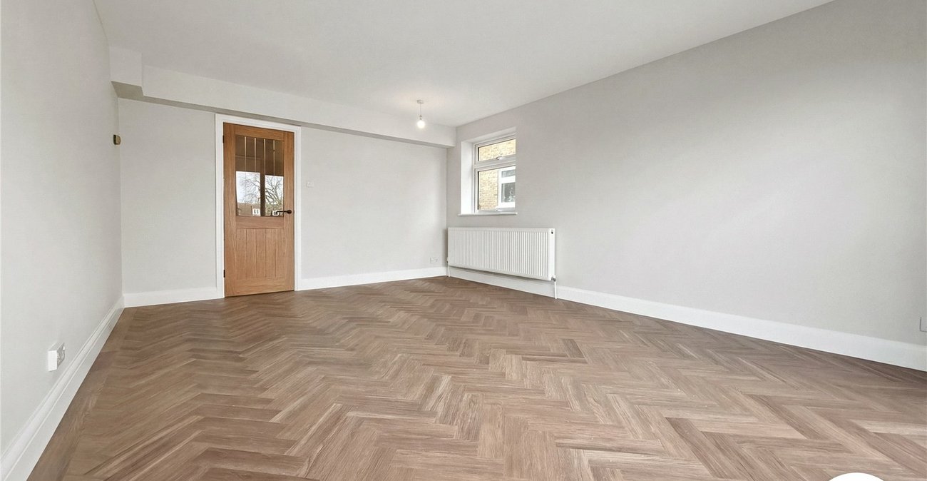 3 bedroom property to rent in The Park | Robinson Jackson