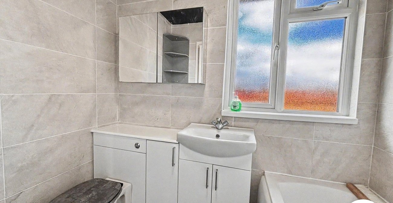 3 bedroom house to rent in Erith | Robinson Jackson