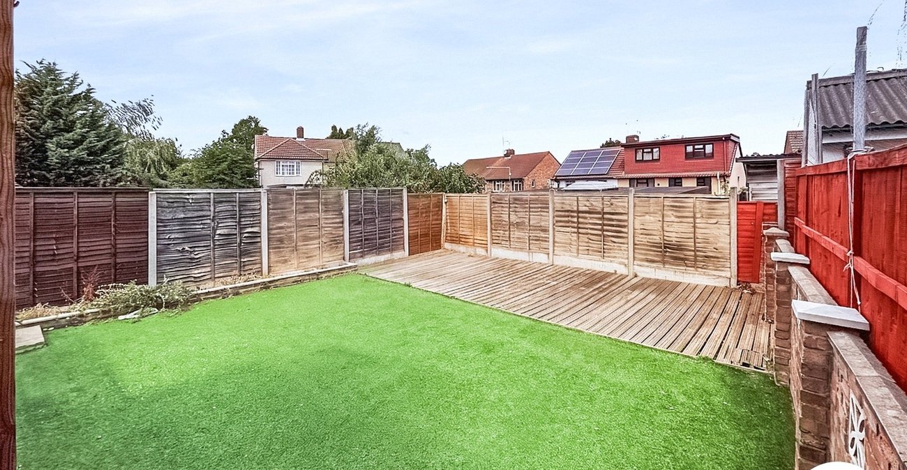 3 bedroom house to rent in Erith | Robinson Jackson