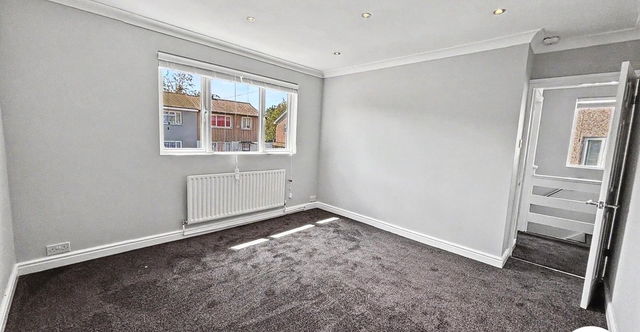 3 bedroom house to rent in Erith | Robinson Jackson