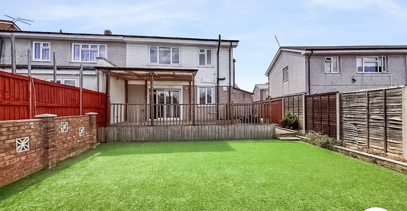 3 bedroom house to rent in Erith | Robinson Jackson