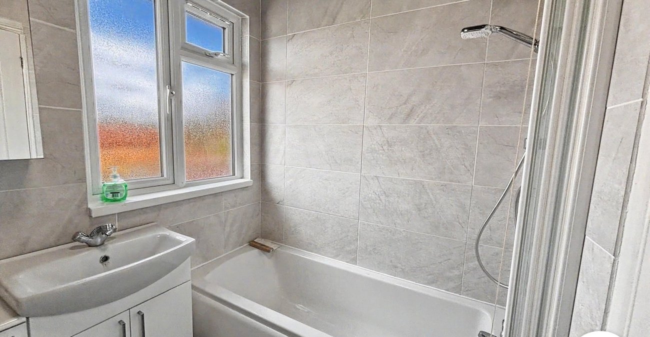 3 bedroom house to rent in Erith | Robinson Jackson