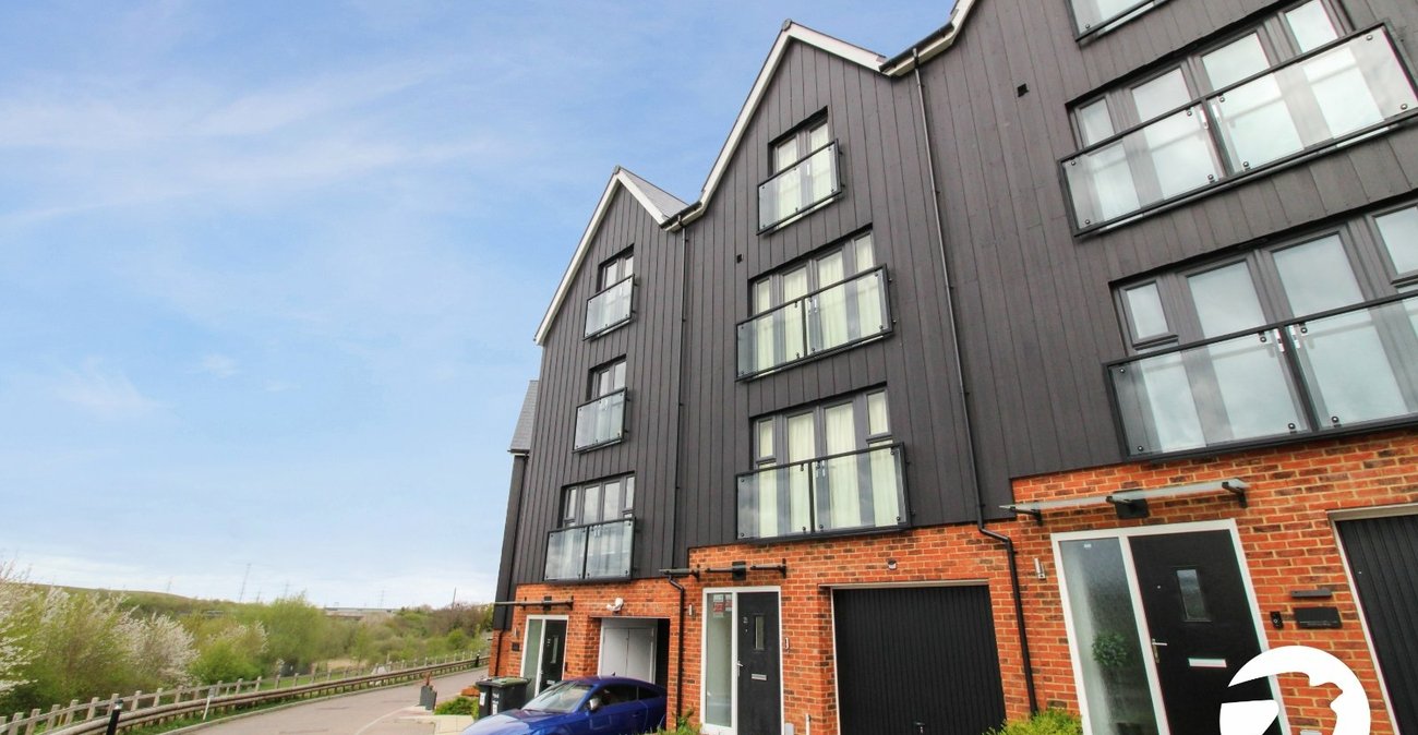 4 bedroom property to rent in Northfleet | Robinson Michael & Jackson