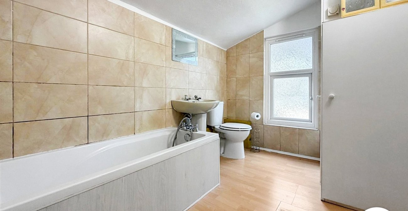 2 bedroom house to rent in Chatham | Robinson Michael & Jackson