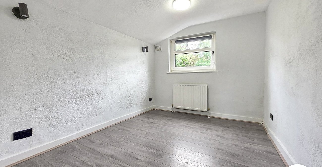 3 bedroom house to rent in London | Robinson Jackson