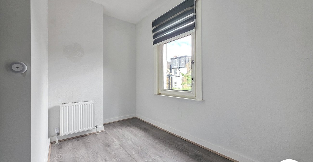 3 bedroom house to rent in London | Robinson Jackson