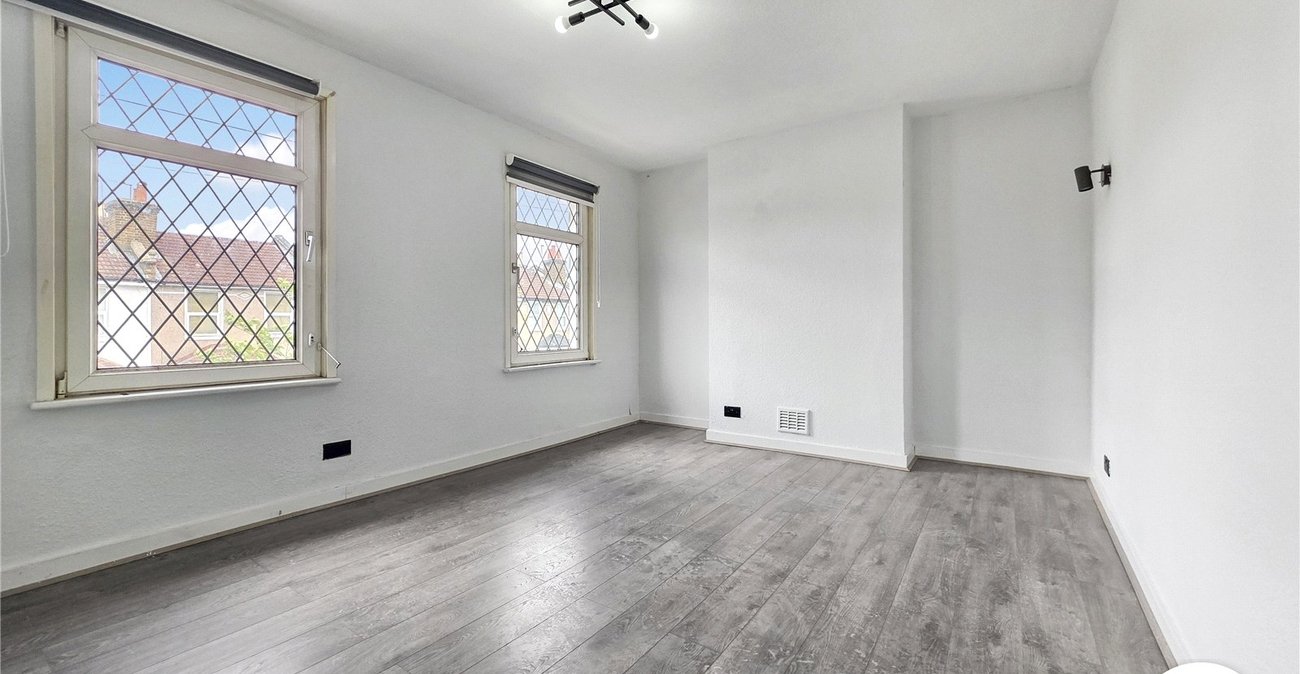 3 bedroom house to rent in London | Robinson Jackson