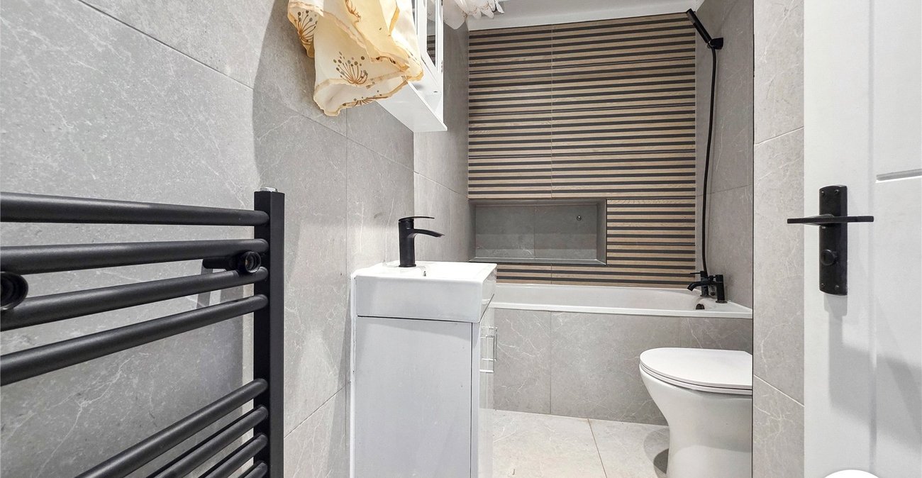 3 bedroom house to rent in London | Robinson Jackson