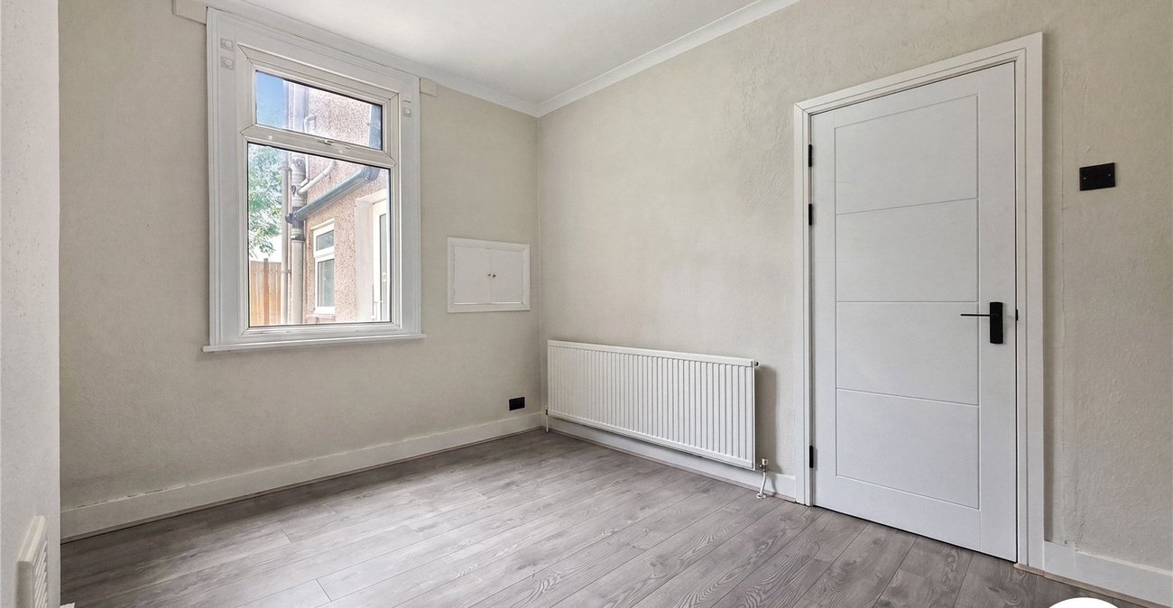 3 bedroom house to rent in London | Robinson Jackson