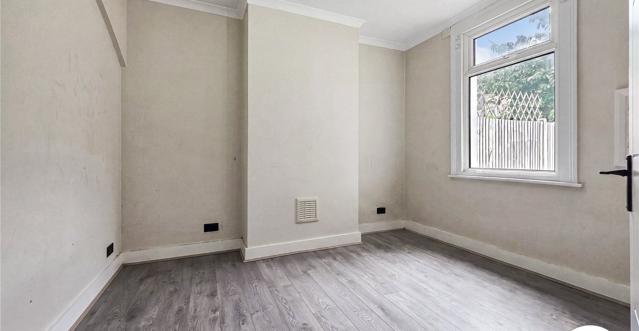 3 bedroom house to rent in London | Robinson Jackson