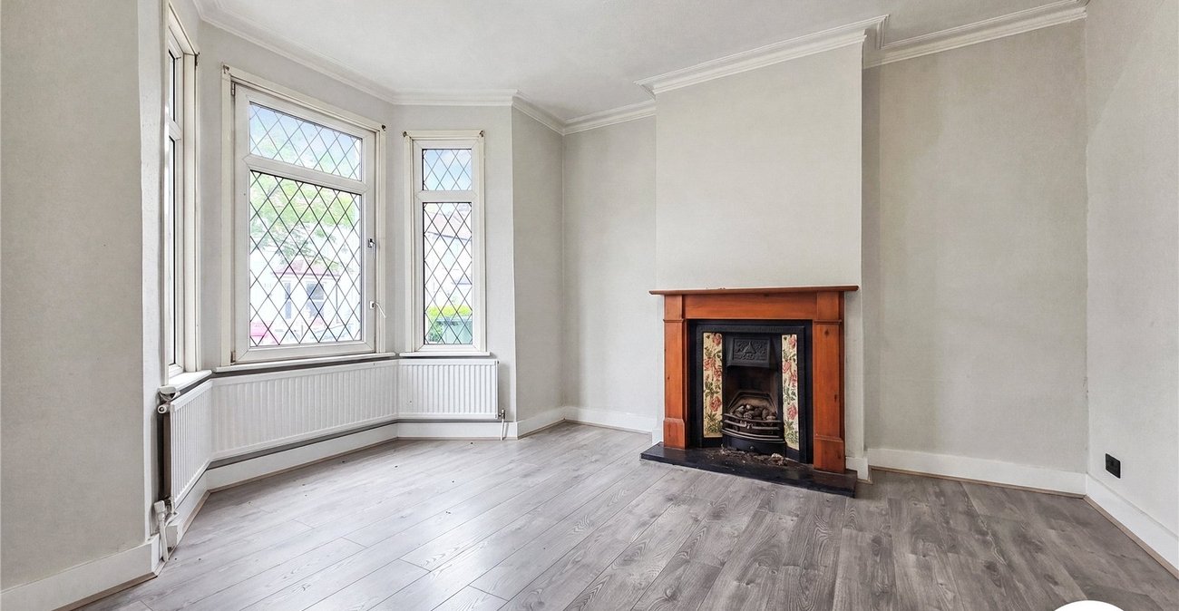 3 bedroom house to rent in London | Robinson Jackson