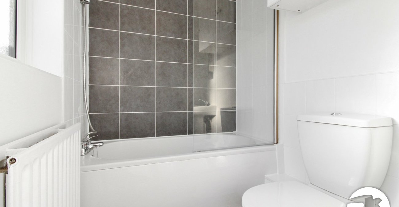 2 bedroom house to rent in Swanscombe | Robinson Michael & Jackson