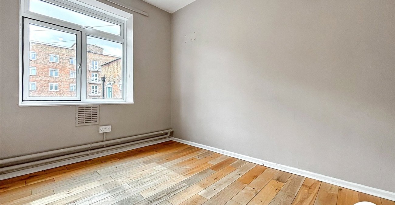 3 bedroom property to rent in London | Robinson Jackson