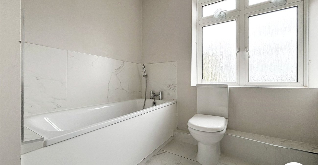 3 bedroom property to rent in London | Robinson Jackson