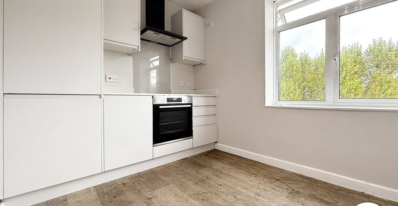 3 bedroom property to rent in London | Robinson Jackson