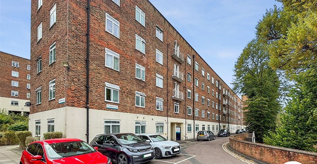 3 bedroom property to rent in London | Robinson Jackson