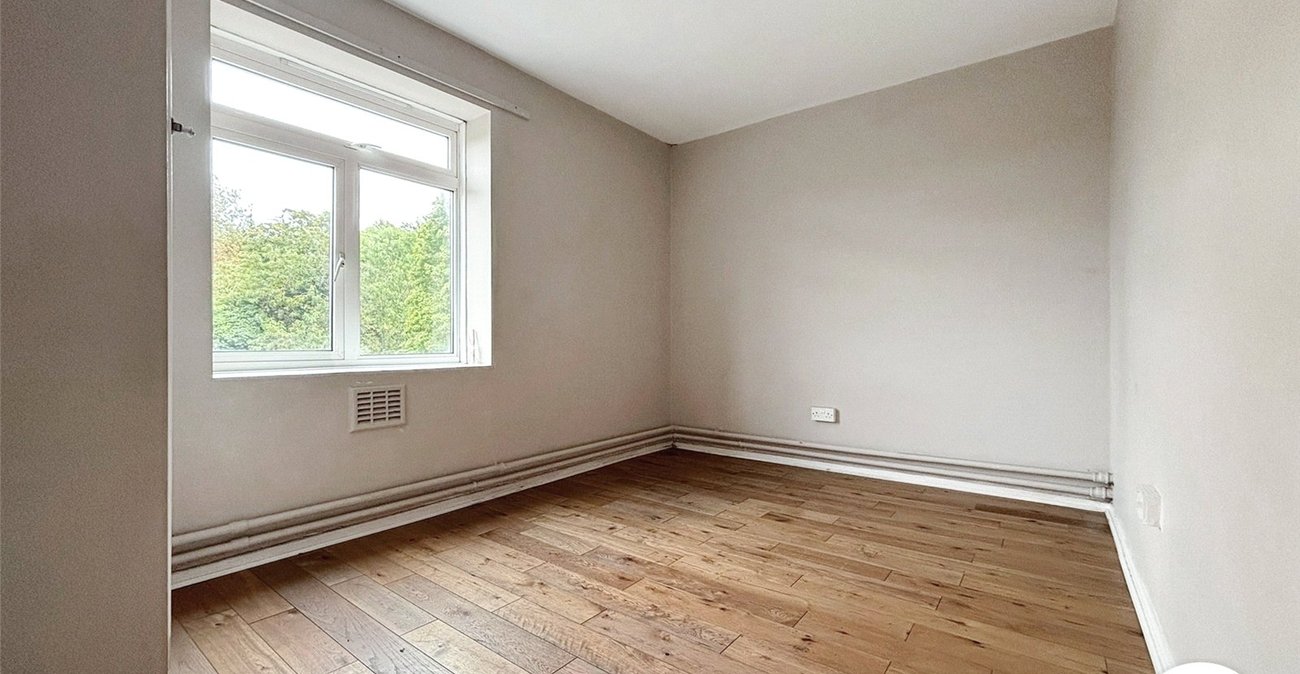 3 bedroom property to rent in London | Robinson Jackson