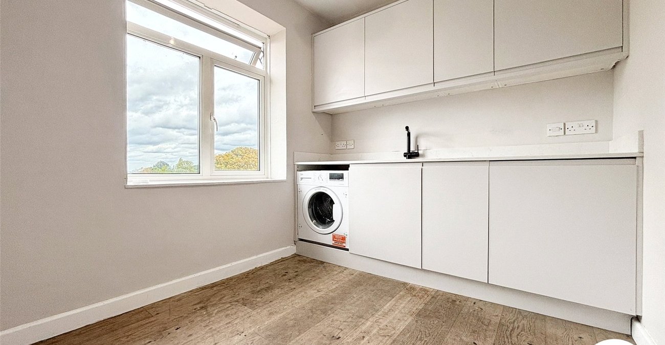 3 bedroom property to rent in London | Robinson Jackson