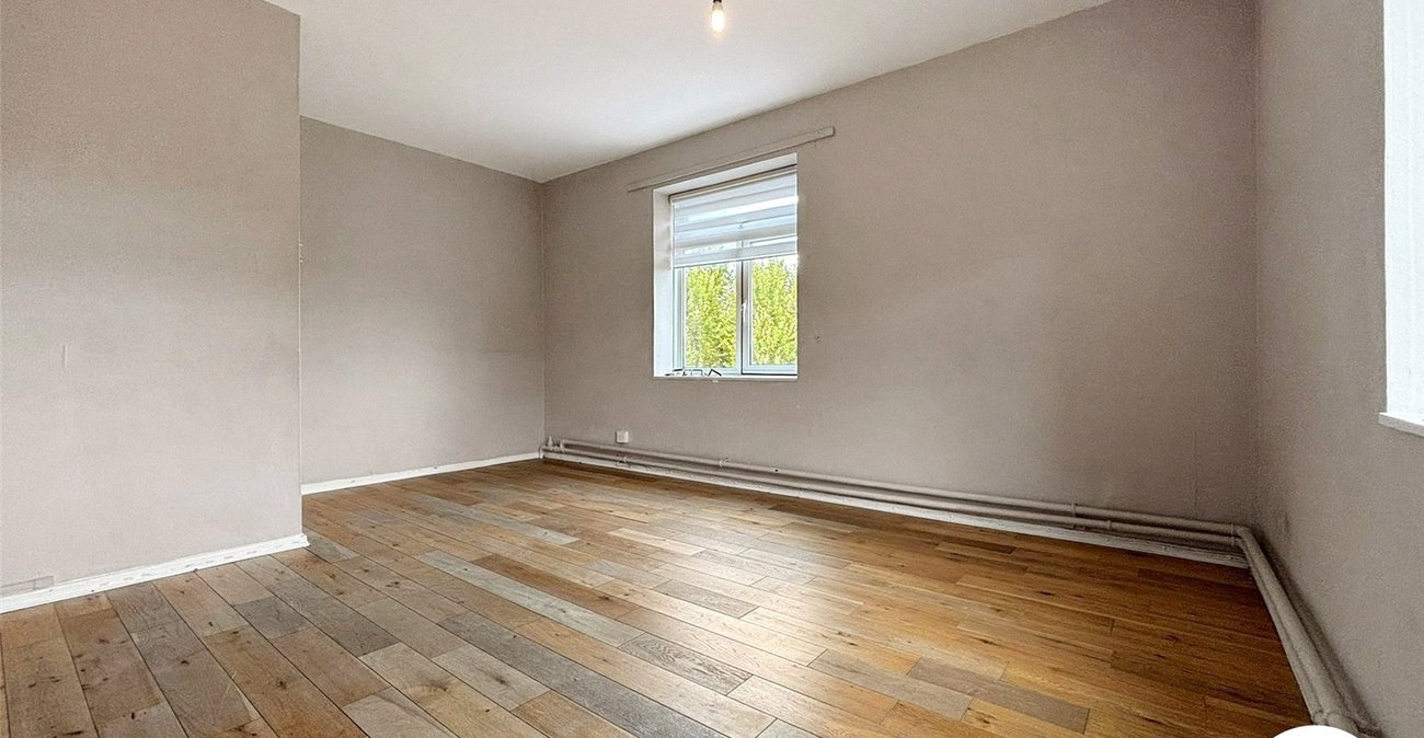 3 bedroom property to rent in London | Robinson Jackson