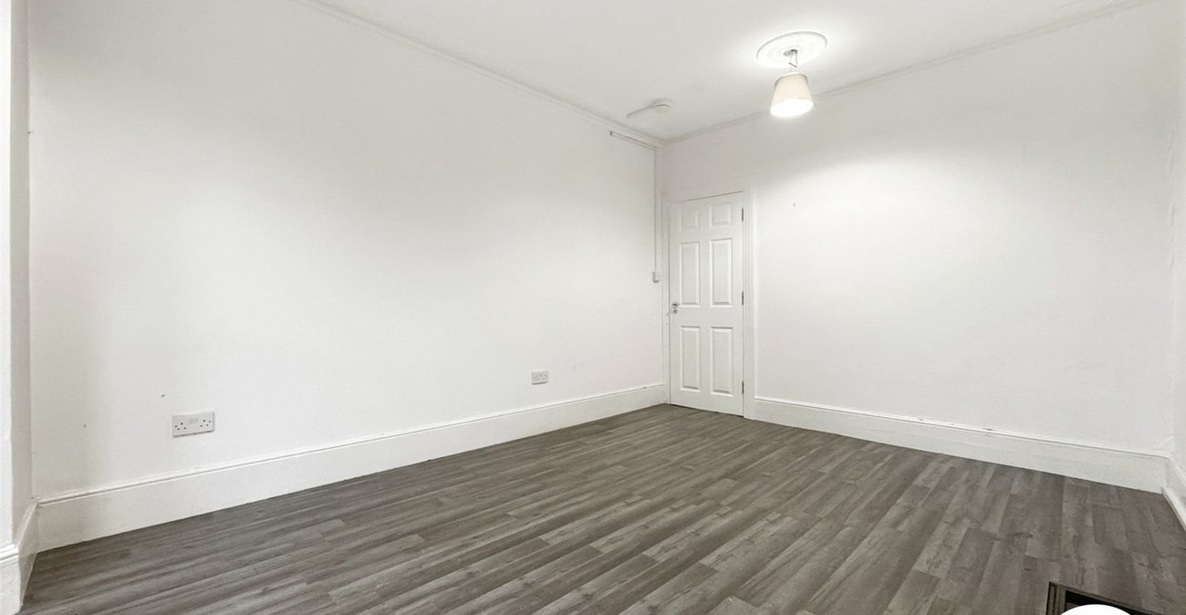 3 bedroom property to rent in Sydenham | Robinson Jackson