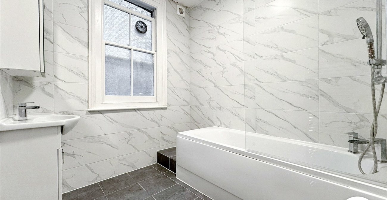 3 bedroom property to rent in Sydenham | Robinson Jackson