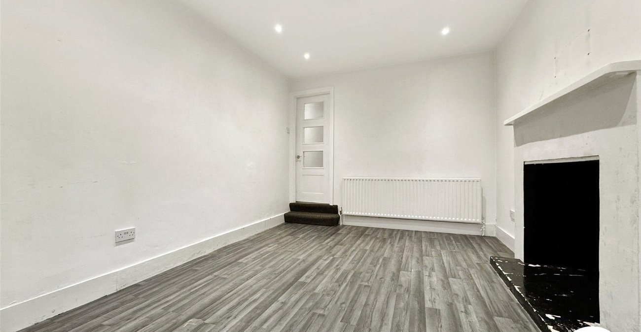 3 bedroom property to rent in Sydenham | Robinson Jackson