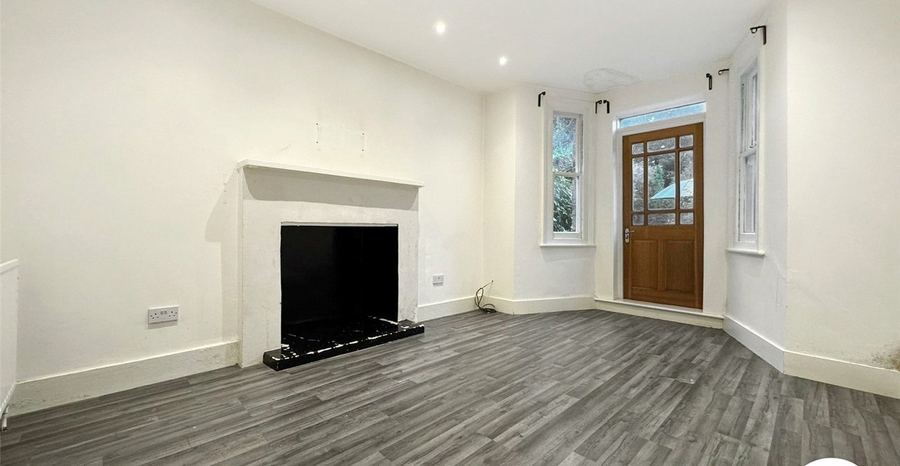 3 bedroom property to rent in Sydenham | Robinson Jackson