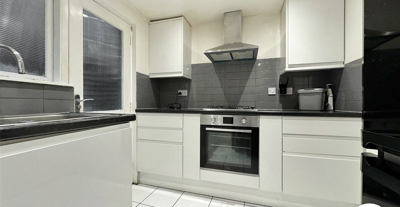 3 bedroom property to rent in Sydenham | Robinson Jackson