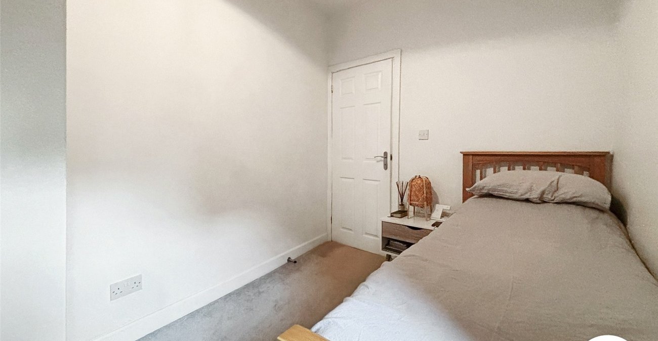 2 bedroom property to rent in London | Robinson Jackson