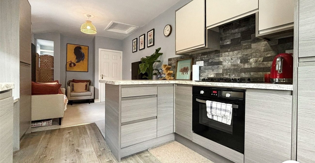 2 bedroom property to rent in London | Robinson Jackson