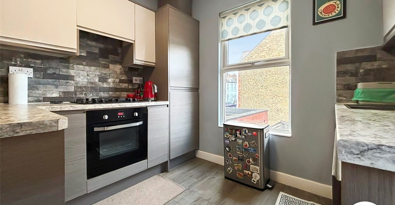 2 bedroom property to rent in London | Robinson Jackson