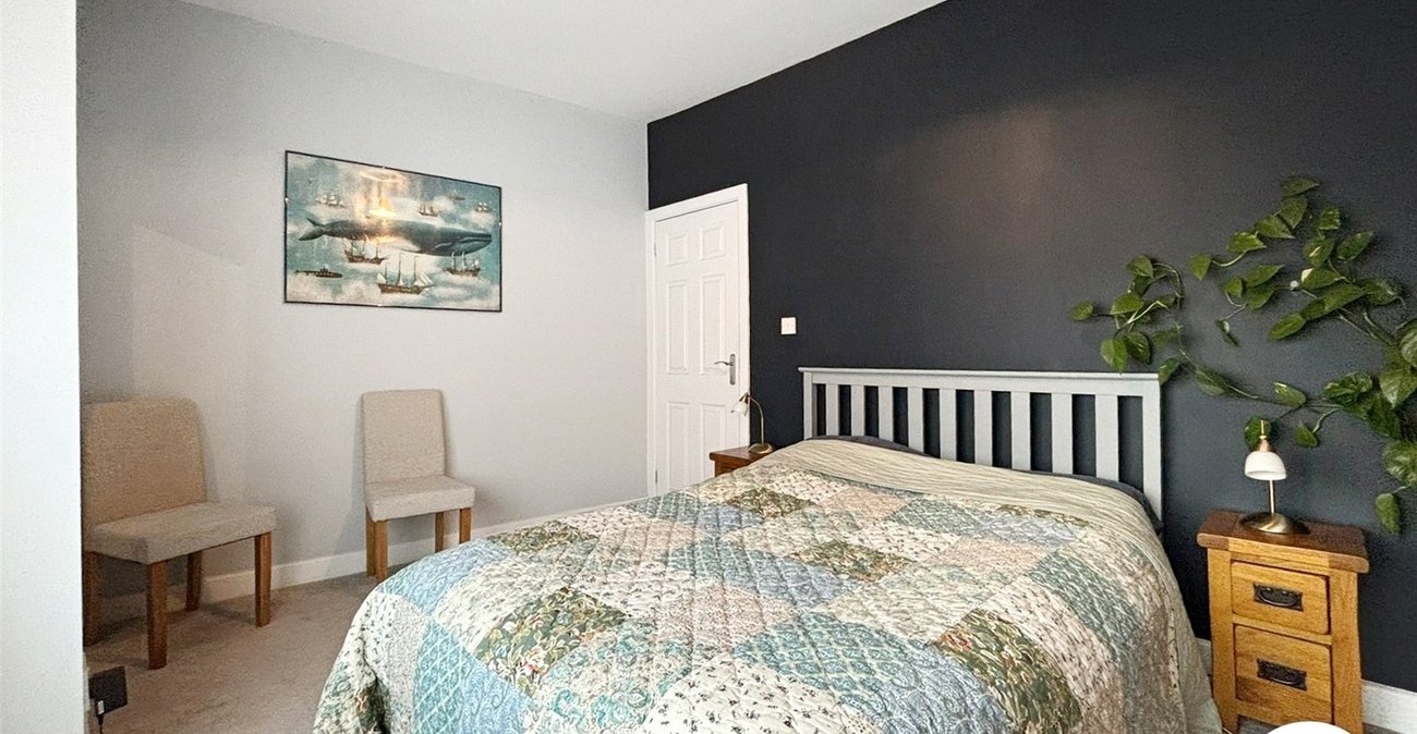 2 bedroom property to rent in London | Robinson Jackson