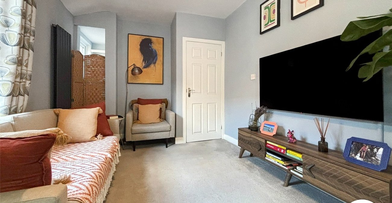 2 bedroom property to rent in London | Robinson Jackson