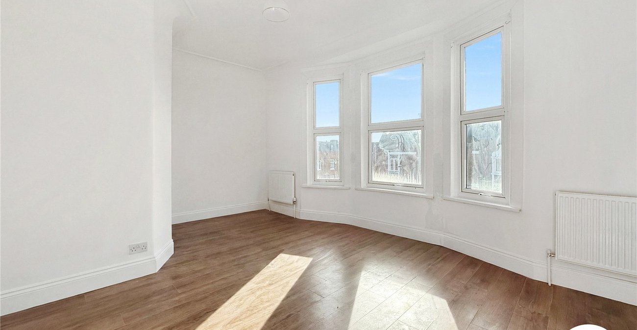 3 bedroom property to rent in Sydenham | Robinson Jackson