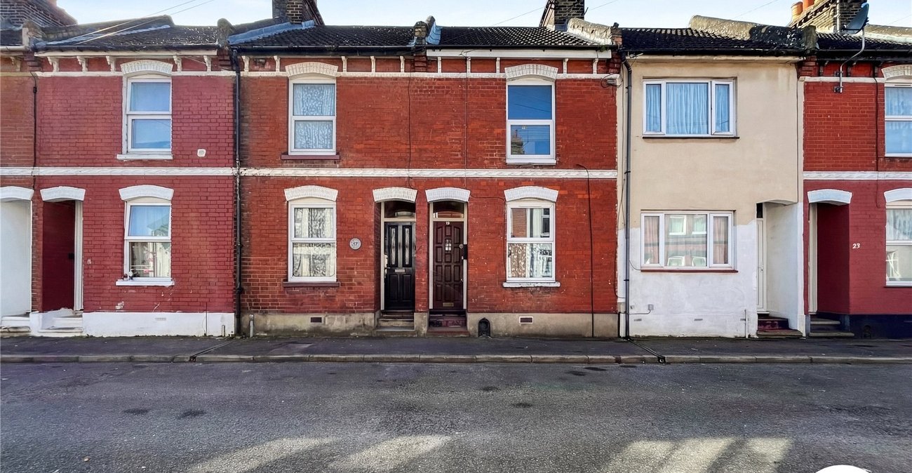 2 bedroom house to rent in Chatham | Robinson Michael & Jackson