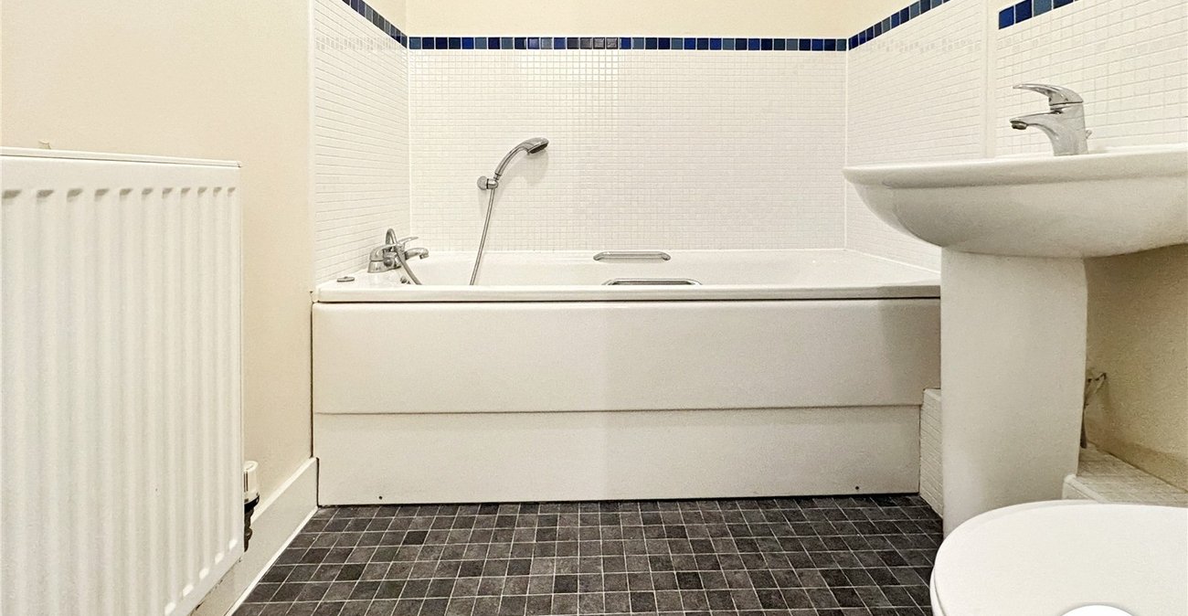 2 bedroom property to rent in Maidstone | Robinson Michael & Jackson