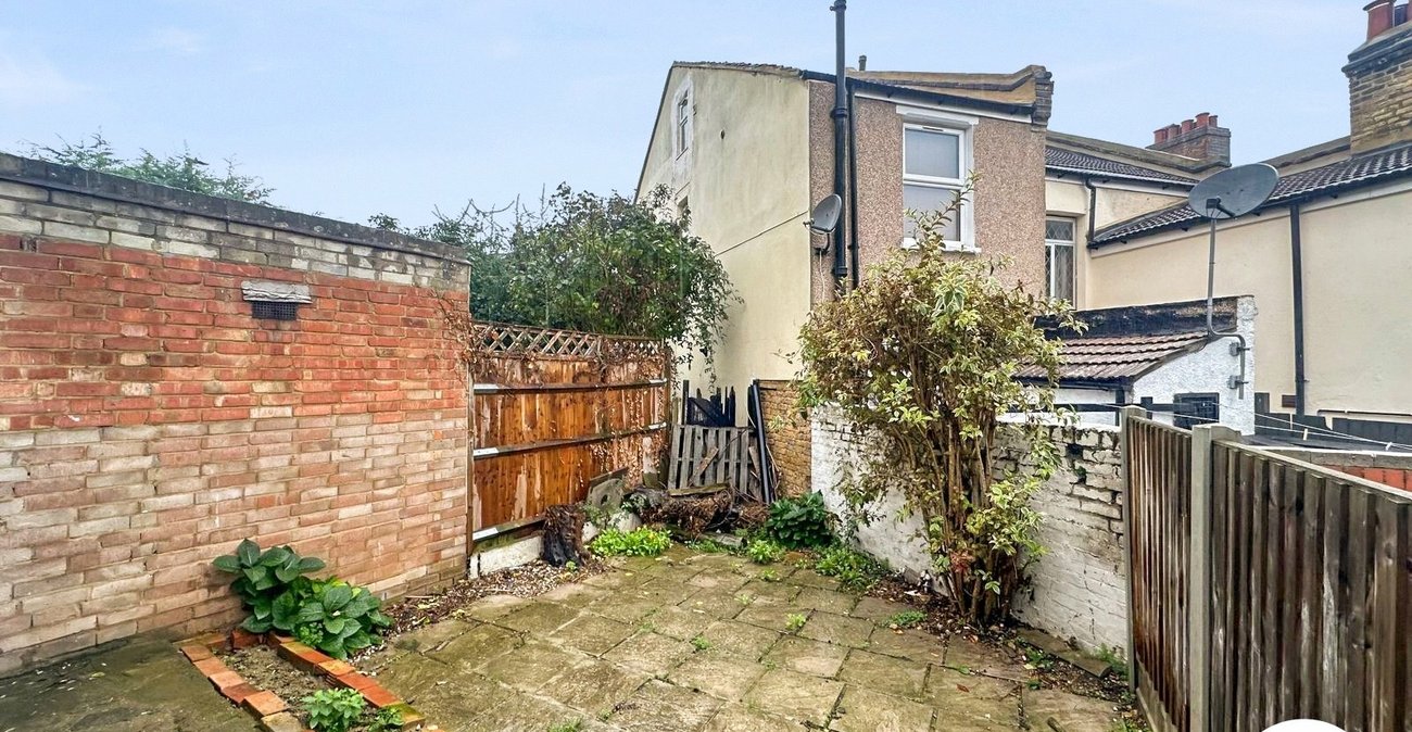 2 bedroom house to rent in London | 