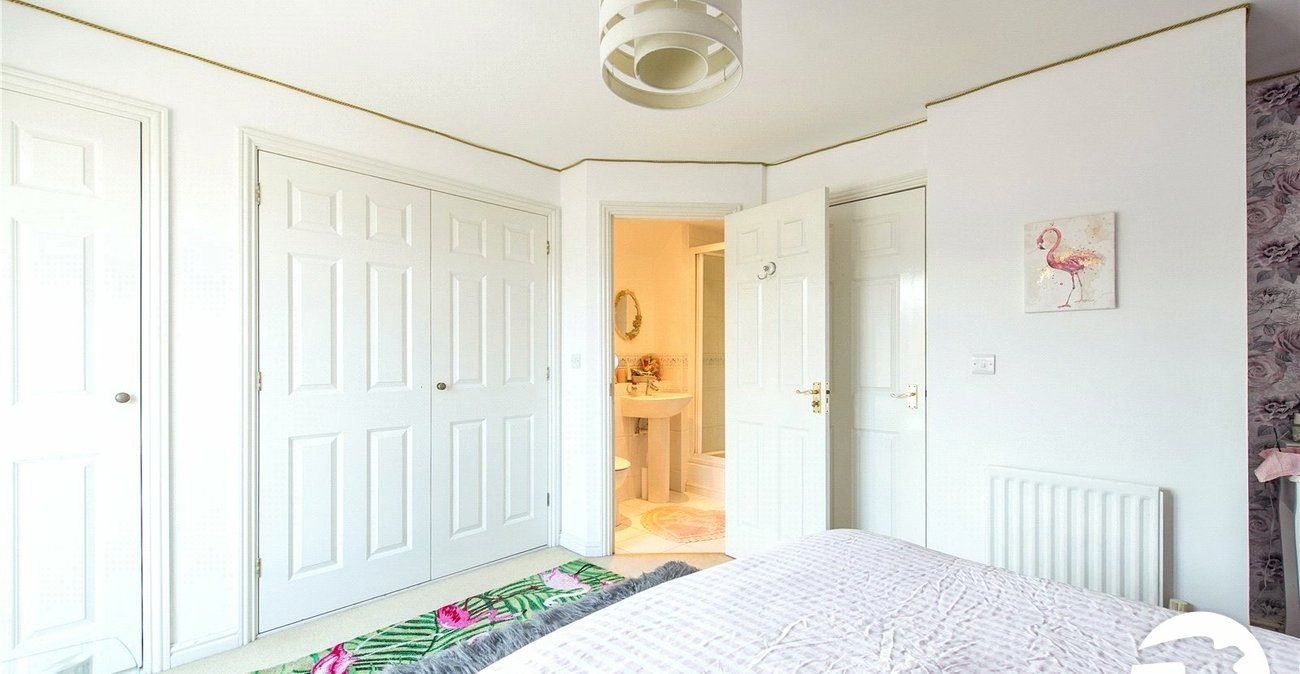 5 bedroom house to rent in Ingress Park | Robinson Michael & Jackson